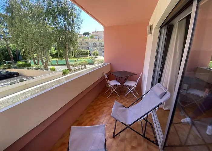 : Avec Piscine, Parking, Climatisation Et Terrasse - Fr-1-226-294 *