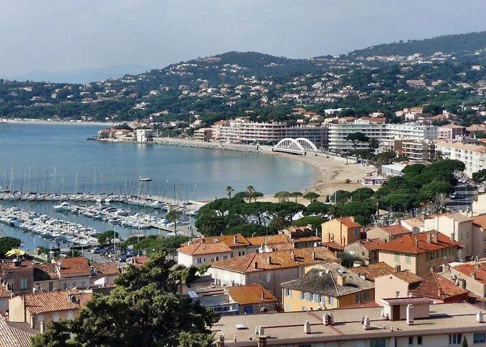 : Avec Piscine, Parking, Climatisation Et Terrasse - Fr-1-226-294 Apartment Sainte-Maxime